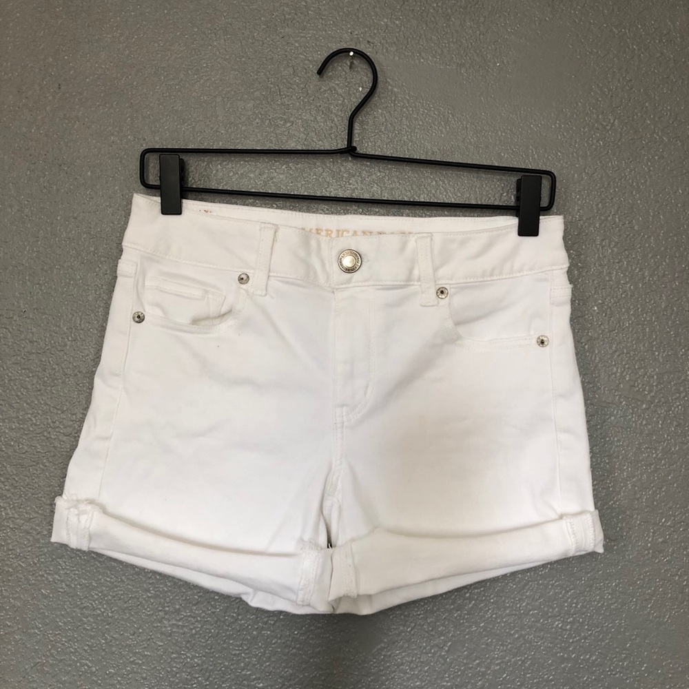 American Eagle White shorts